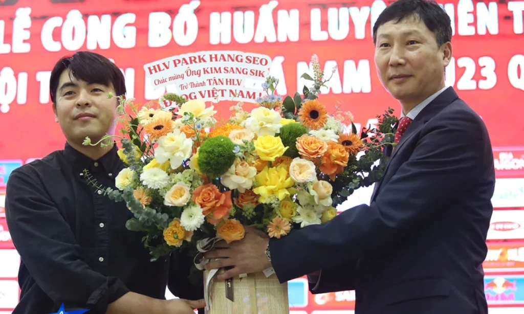Vì sao HLV Kim Sang-sik được chọn dẫn dắt ĐT Việt Nam, mục tiêu 2025 là gì?